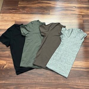 Lot of 4 Uniqlo V Neck Tees, Size M
